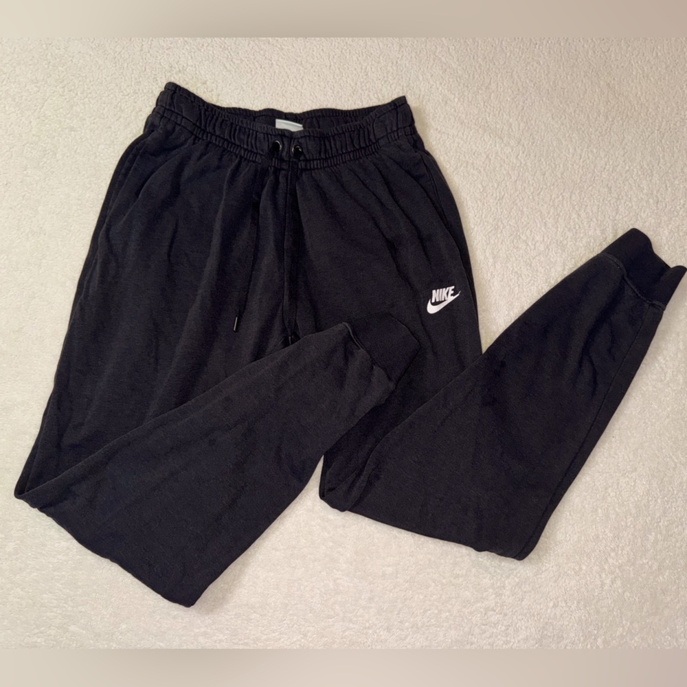 BLACK NIKE SWEATPANTS. Lightly Worn.